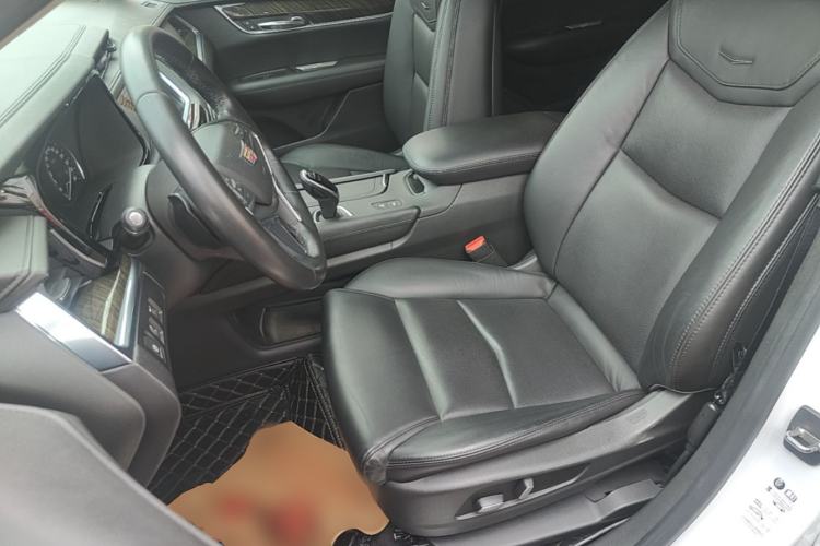 Used Cadillac XT5 2018 25T Luxury Model Left Front Seat