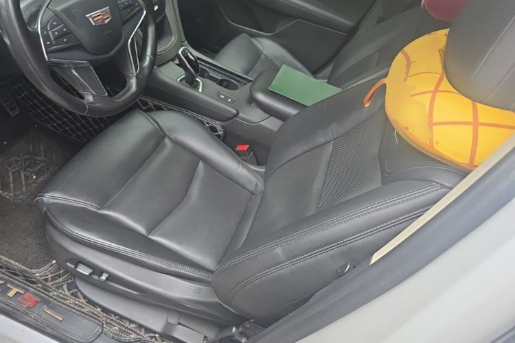 Used Cadillac XT5 2018 25T Tech Model Left Front Seat