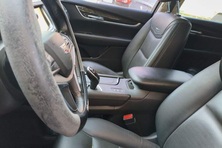 Used Cadillac XT5 2018 28T Four-Wheel Drive Luxury Model Left Front Seat