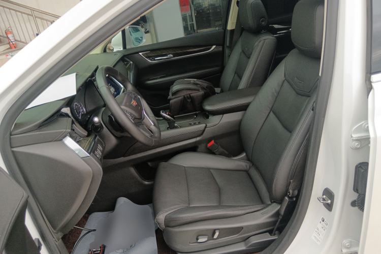 Used Cadillac XT5 2018 25T Luxury Model Left Front Seat