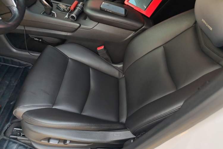 Used Cadillac XT5 2018 25T Tech Model Left Front Seat