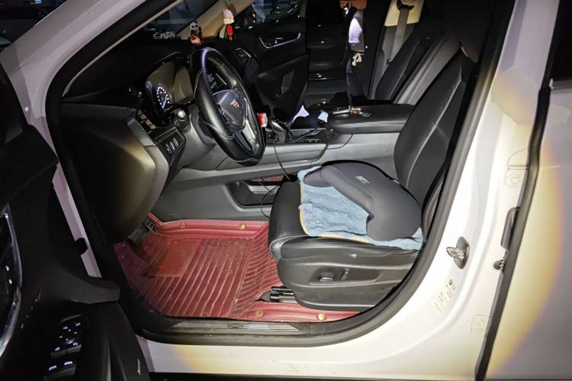 Used Cadillac XT5 2018 25T Luxury Model Left Front Seat