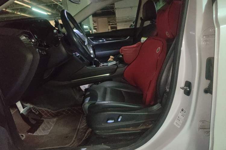 Used Cadillac XT5 2018 25T Luxury Model Left Front Seat