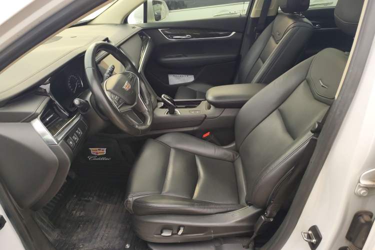 Used Cadillac XT5 2018 25T Luxury Model Left Front Seat