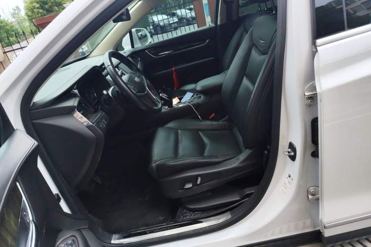 Used Cadillac XT5 2018 25T Luxury Model Left Front Seat