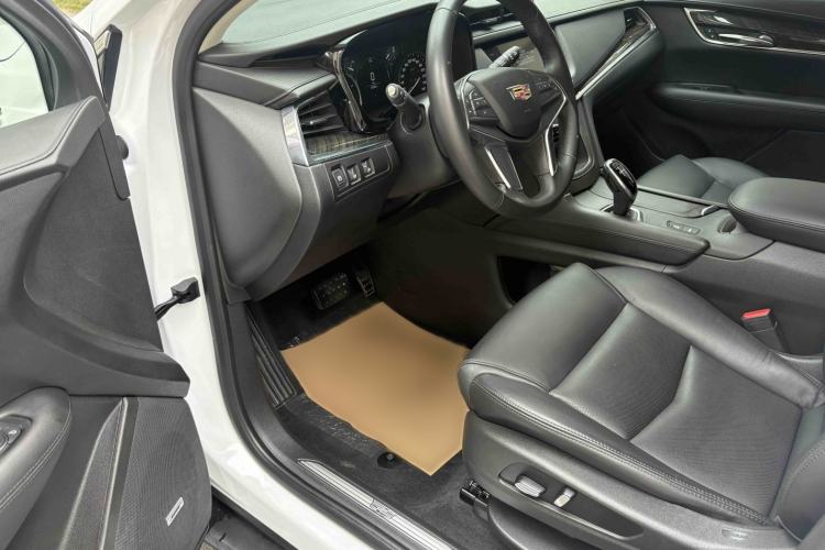 Used Cadillac XT5 2018 25T Luxury Model Left Front Seat