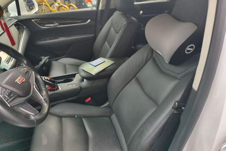 Used Cadillac XT5 2018 25T Luxury Model Left Front Seat