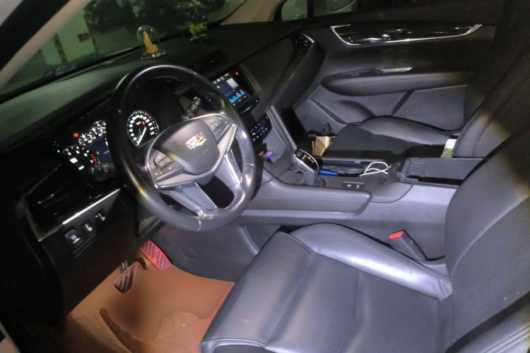 Used Cadillac XT5 2018 25T Luxury Model Left Front Seat