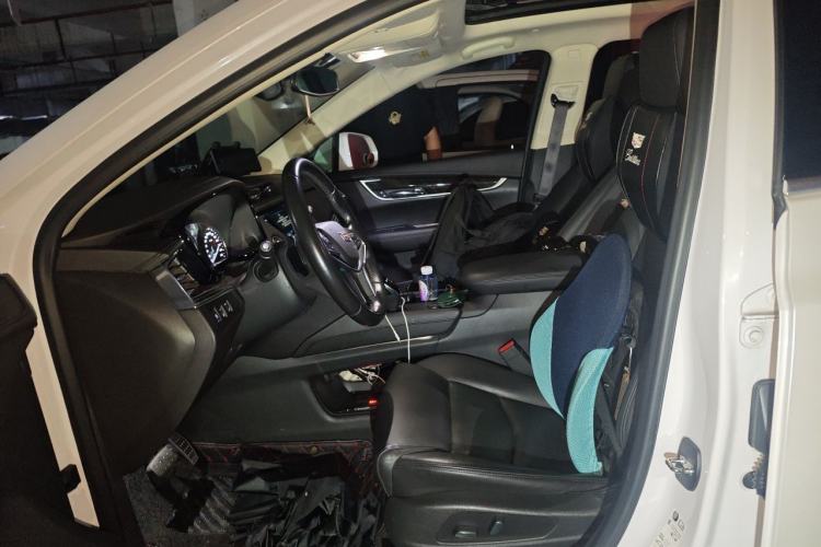 Used Cadillac XT5 2018 25T Luxury Model Left Front Seat
