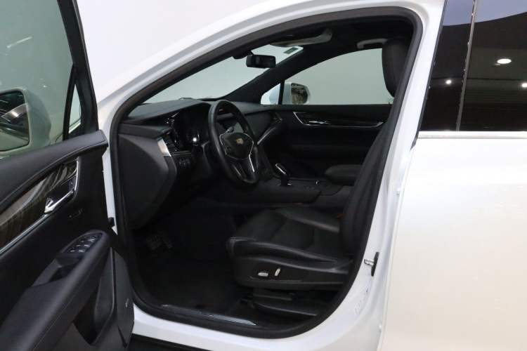 Used Cadillac XT5 2018 25T Luxury Model Left Front Seat