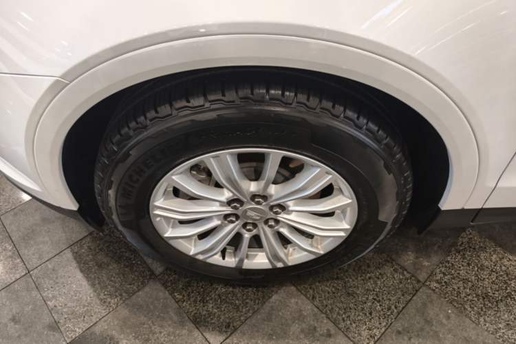 Used Cadillac XT5 2018 25T Tech Model Left Front Wheel Hub