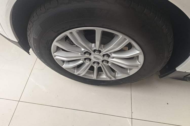 Used Cadillac XT5 2018 28E Four-Wheel Drive Tech Version Left Front Wheel Hub