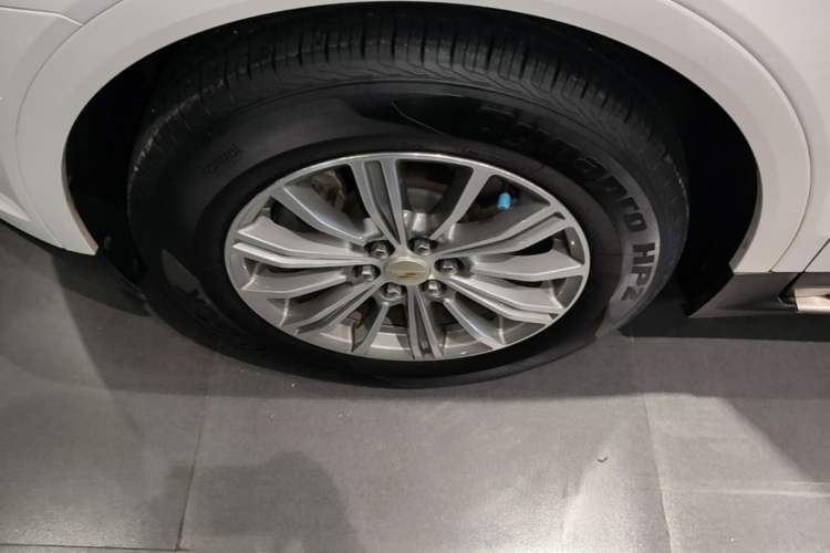 Used Cadillac XT5 2018 25T Luxury Model Left Front Wheel Hub