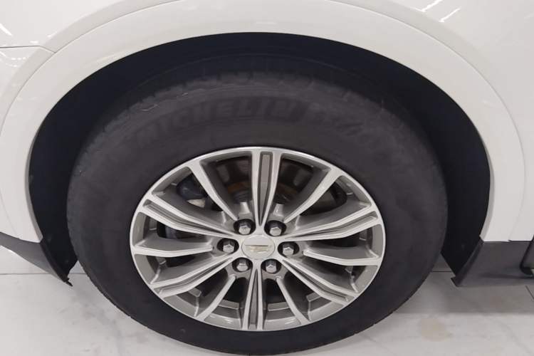 Used Cadillac XT5 2018 28T Four-Wheel Drive Luxury Model Left Front Wheel Hub