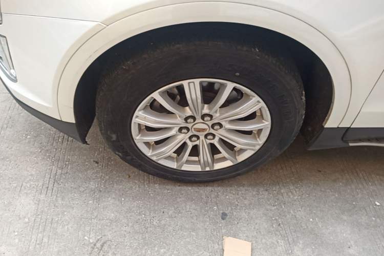 Used Cadillac XT5 2018 25T Tech Model Left Front Wheel Hub
