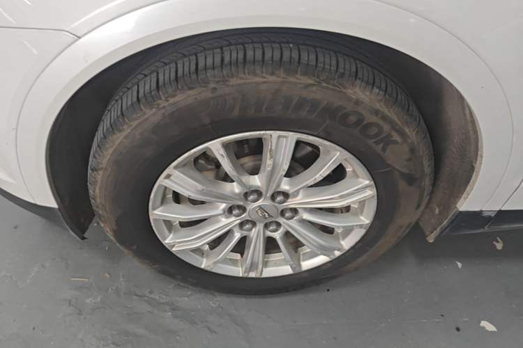 Used Cadillac XT5 2018 28E Four-Wheel Drive Tech Version Left Front Wheel Hub