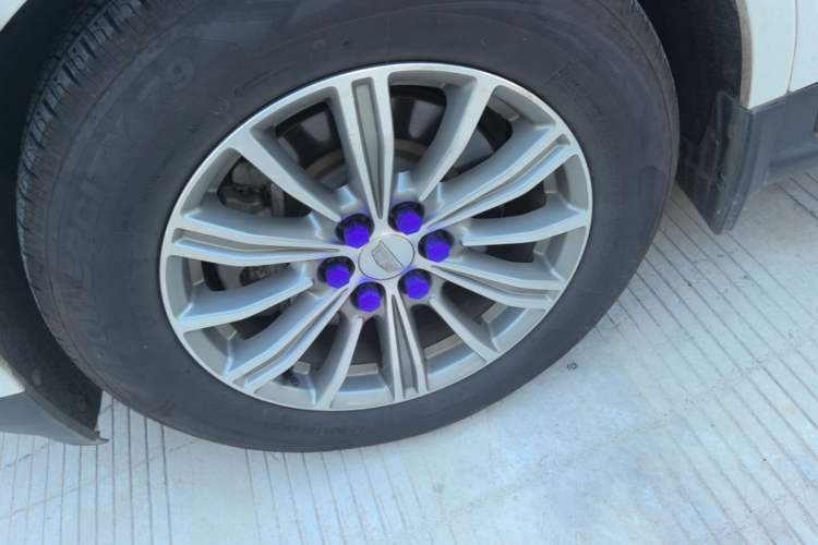 Used Cadillac XT5 2018 25T Luxury Model Left Front Wheel Hub