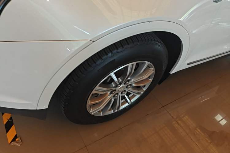 Used Cadillac XT5 2018 25T Luxury Model Left Front Wheel Hub