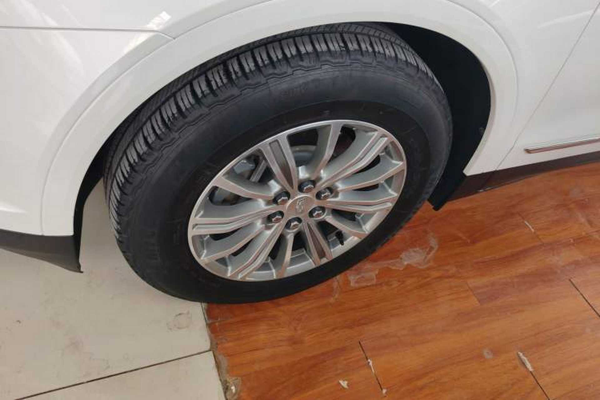 Used Cadillac XT5 2018 25T Luxury Model Left Front Wheel Hub