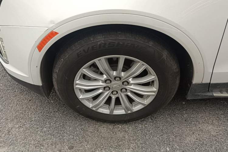 Used Cadillac XT5 2018 25T Tech Model Left Front Wheel Hub