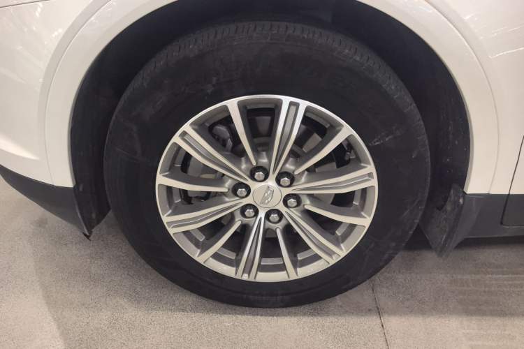 Used Cadillac XT5 2018 25T Luxury Model Left Front Wheel Hub