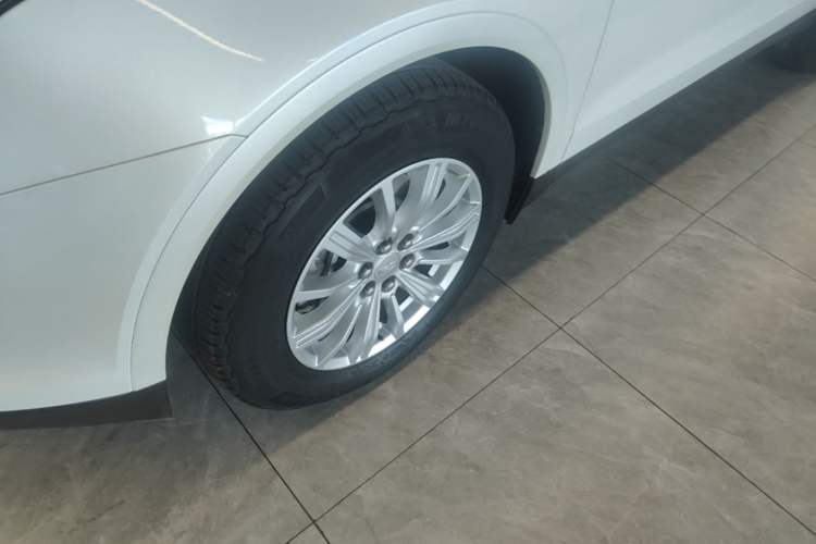 Used Cadillac XT5 2018 28E Four-Wheel Drive Tech Version Left Front Wheel Hub