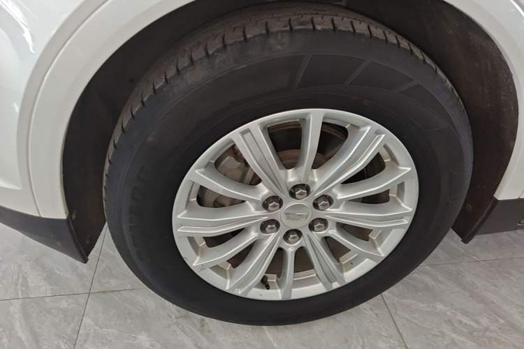 Used Cadillac XT5 2018 28E Four-Wheel Drive Tech Version Left Front Wheel Hub