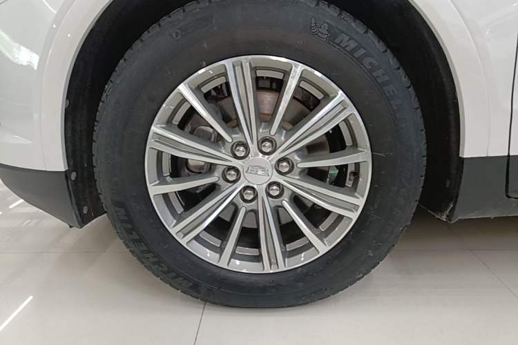 Used Cadillac XT5 2018 25T Luxury Model Left Front Wheel Hub