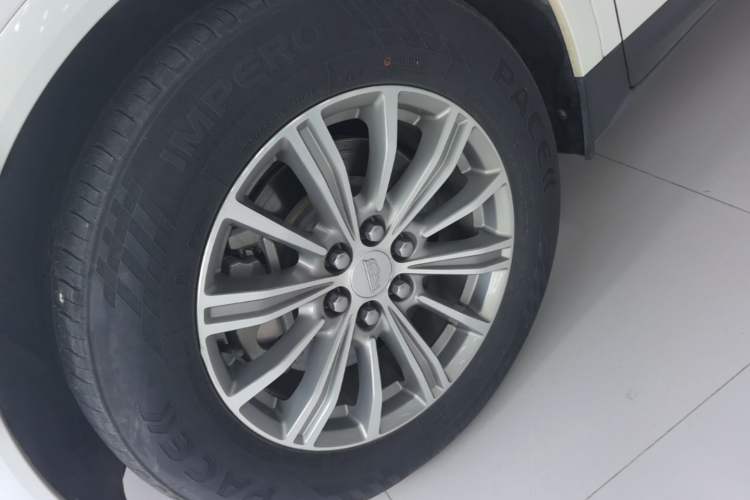Used Cadillac XT5 2018 25T Luxury Model Left Front Wheel Hub