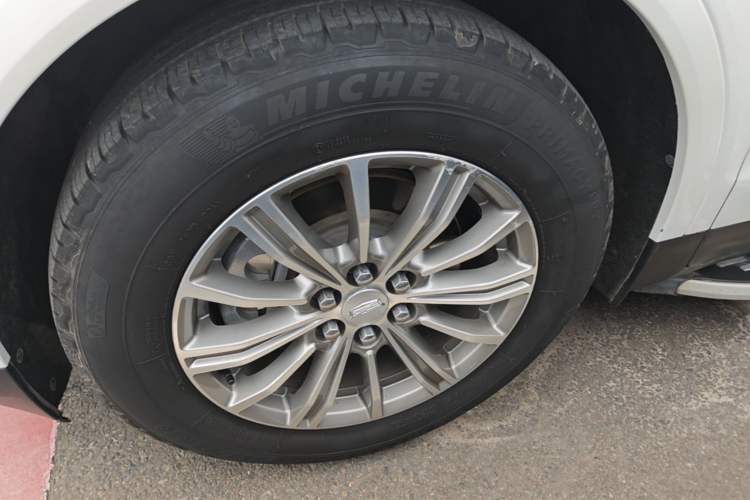 Used Cadillac XT5 2018 28T Four-Wheel Drive Luxury Model Left Front Wheel Hub
