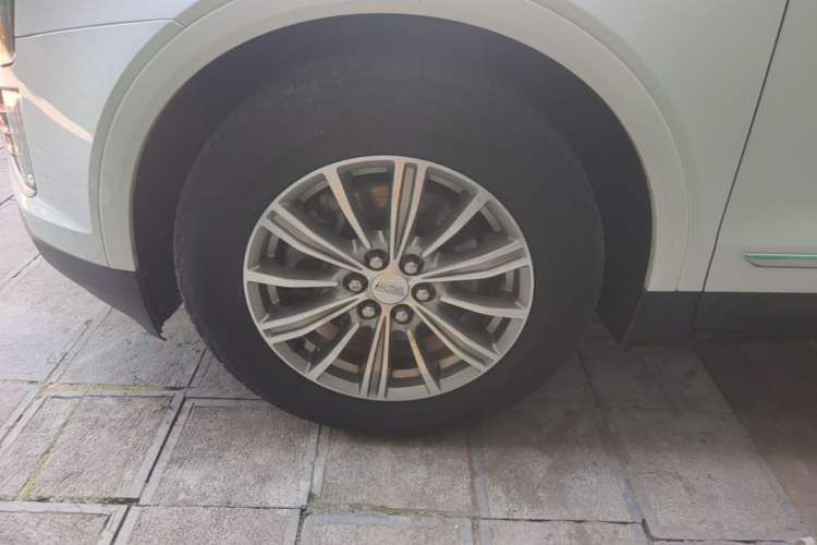 Used Cadillac XT5 2018 25T Luxury Model Left Front Wheel Hub
