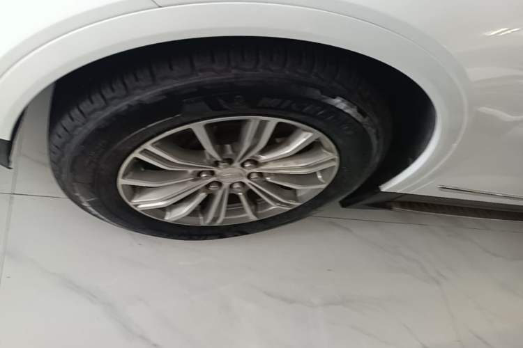 Used Cadillac XT5 2018 28T Four-Wheel Drive Luxury Model Left Front Wheel Hub