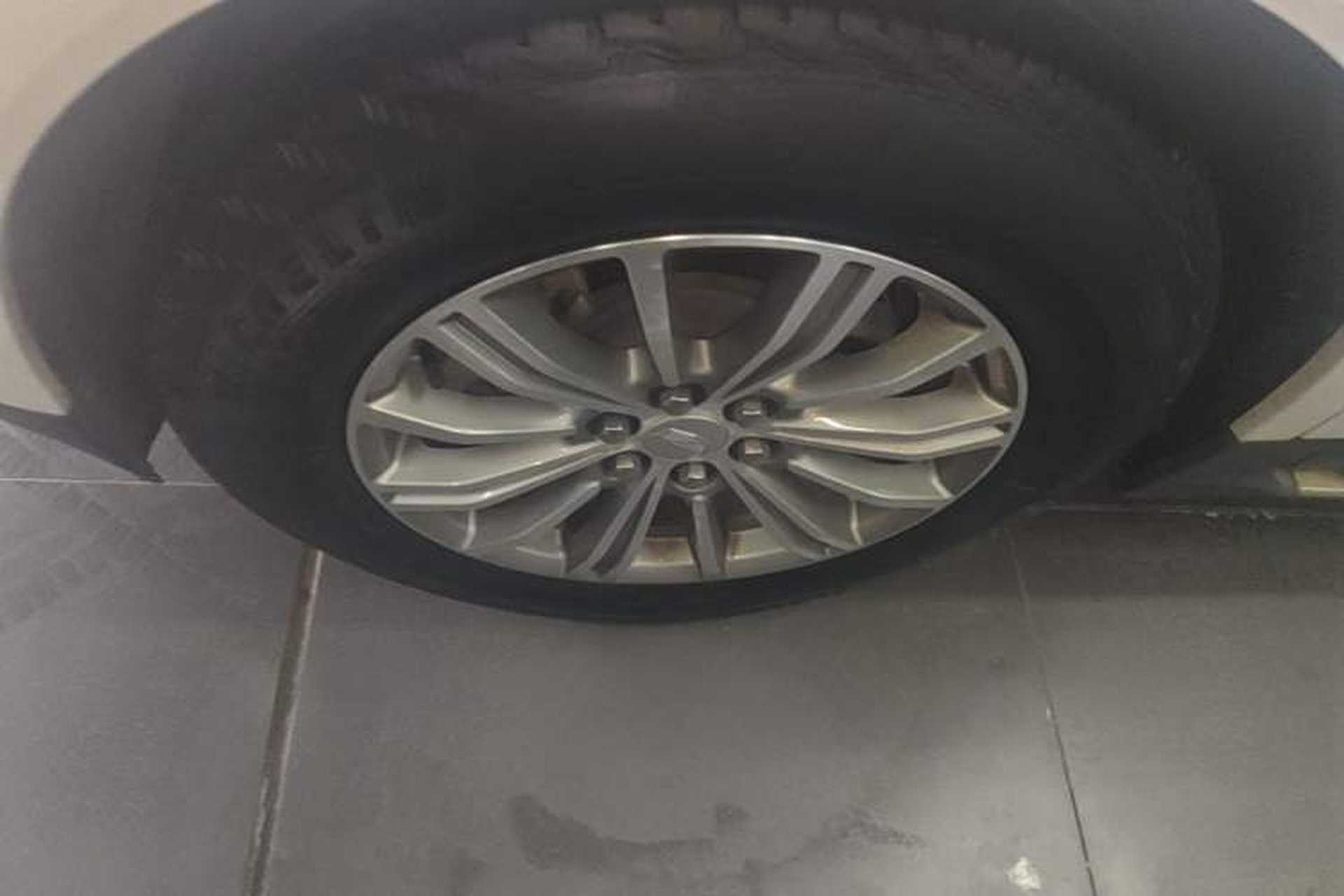 Used Cadillac XT5 2018 25T Luxury Model Left Front Wheel Hub