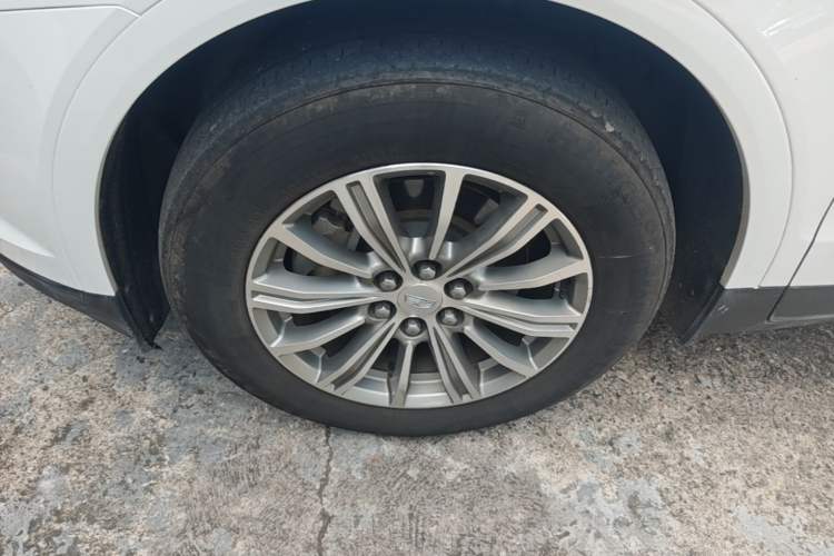 Used Cadillac XT5 2018 25T Luxury Model Left Front Wheel Hub