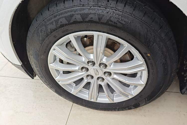 Used Cadillac XT5 2018 28E Four-Wheel Drive Tech Version Left Front Wheel Hub