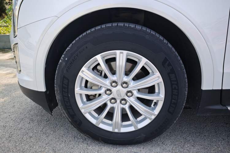 Used Cadillac XT5 2018 28E Four-Wheel Drive Tech Version Left Front Wheel Hub