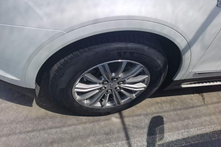 Used Cadillac XT5 2018 25T Luxury Model Left Front Wheel Hub