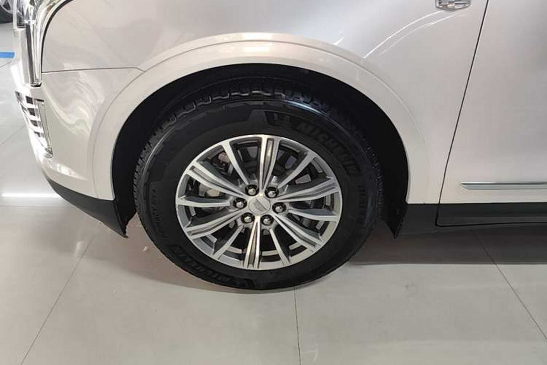 Used Cadillac XT5 2018 25T Luxury Model Left Front Wheel Hub