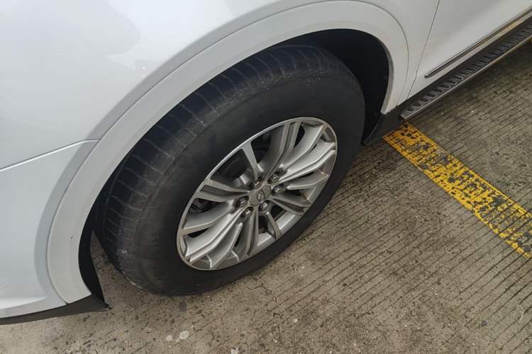 Used Cadillac XT5 2018 25T Luxury Model Left Front Wheel Hub