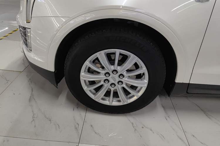 Used Cadillac XT5 2018 28E Four-Wheel Drive Tech Version Left Front Wheel Hub