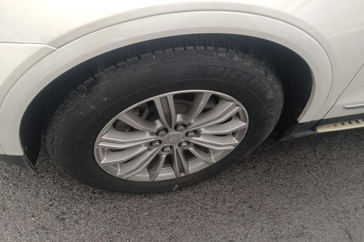 Used Cadillac XT5 2018 25T Luxury Model Left Front Wheel Hub