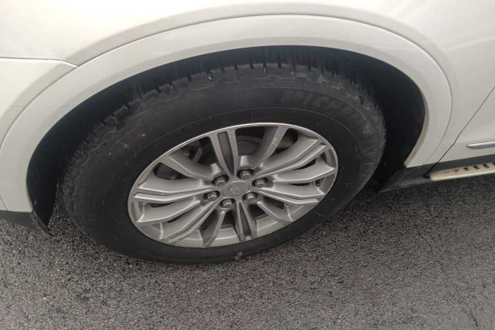 Used Cadillac XT5 2018 25T Luxury Model Left Front Wheel Hub