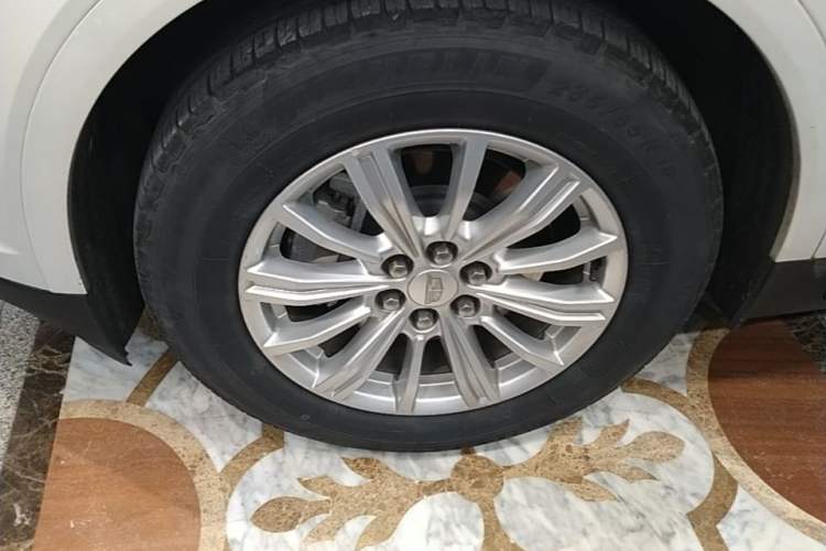 Used Cadillac XT5 2018 28E Four-Wheel Drive Tech Version Left Front Wheel Hub