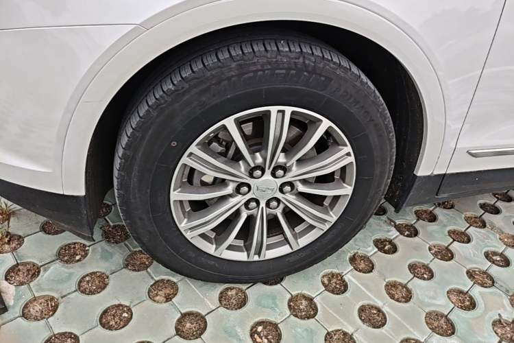 Used Cadillac XT5 2018 25T Luxury Model Left Front Wheel Hub