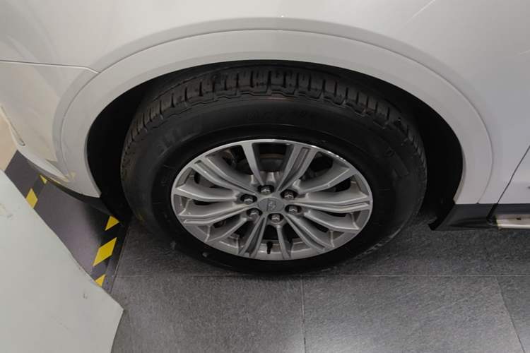 Used Cadillac XT5 2018 28T Four-Wheel Drive Luxury Model Left Front Wheel Hub