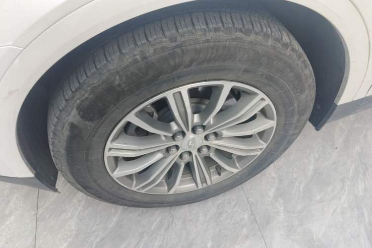 Used Cadillac XT5 2018 25T Luxury Model Left Front Wheel Hub