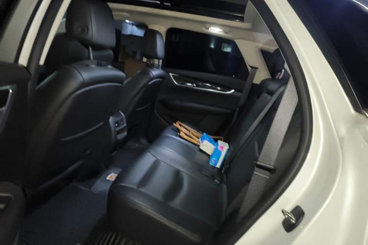 Used Cadillac XT5 2018 28T Four-Wheel Drive Luxury Model Left Rear Seat