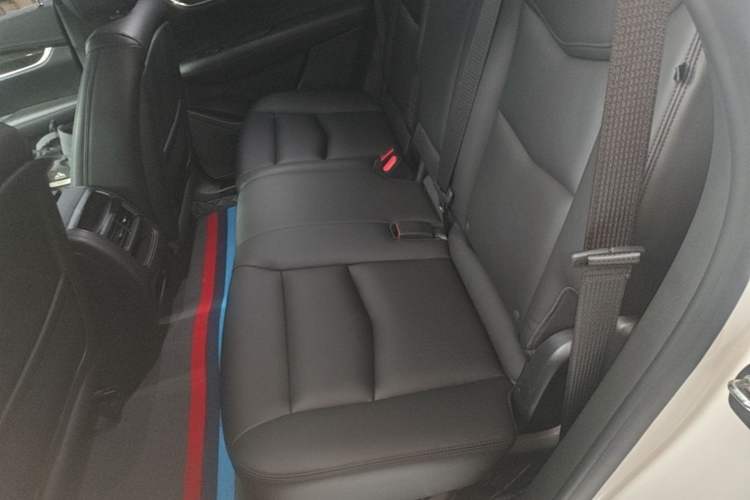 Used Cadillac XT5 2018 28E Four-Wheel Drive Tech Version Left Rear Seat