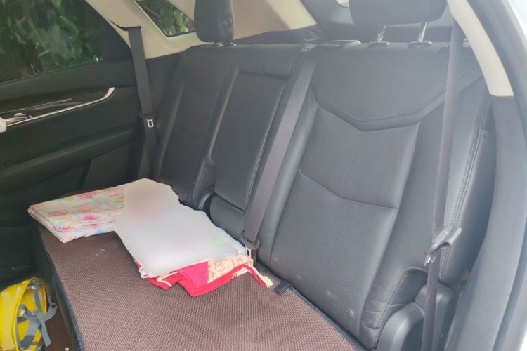 Used Cadillac XT5 2018 28T Four-Wheel Drive Luxury Model Left Rear Seat