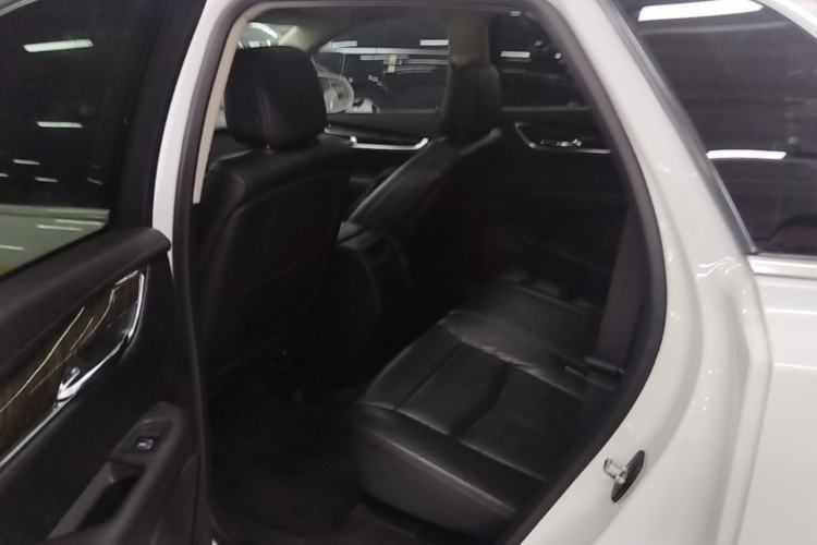 Used Cadillac XT5 2018 28T Four-Wheel Drive Luxury Model Left Rear Seat